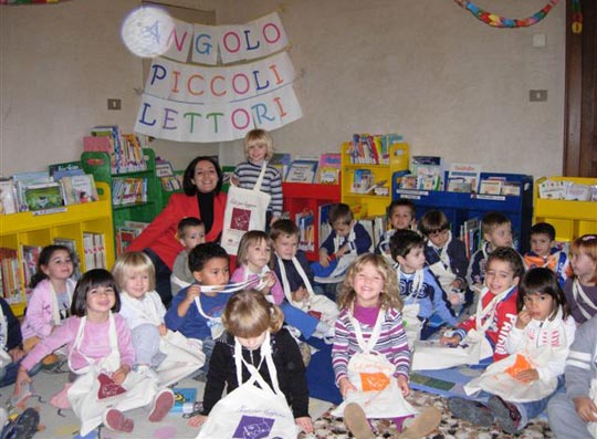 bimbi in biblioteca cordovado